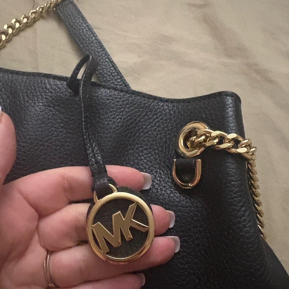 Michael Kors Black Shoulder Bag with Gold Chain - Picture 12 of 16